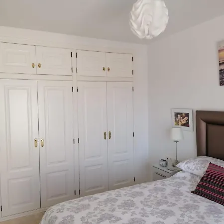 Exquisite Modern 2-bed House In El Pinar De *