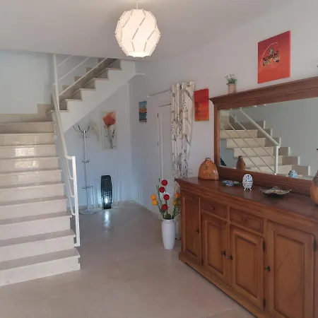 Exquisite Modern 2-bed House In El Pinar De Vakantiehuis
