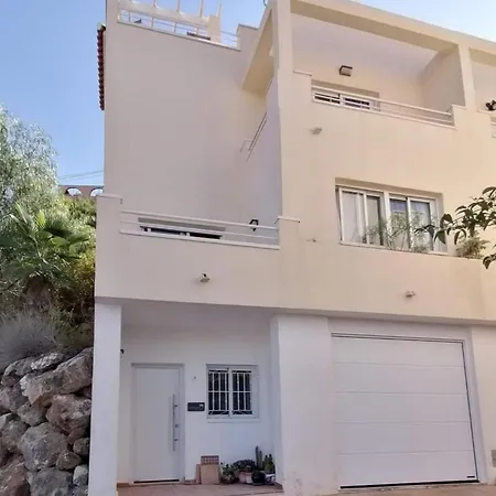 Exquisite Modern 2-bed House In El Pinar De