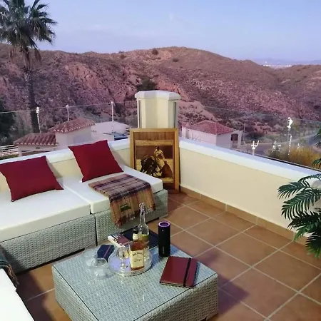 Vakantiehuis Exquisite Modern 2-bed House In El Pinar De